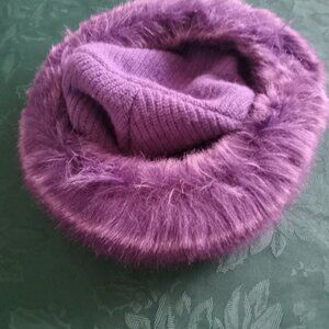 Purple faux fur trimmed Nordstrom ladies winter bucket hat like new